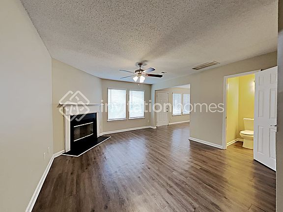 4th image of 3760 Longview Dr