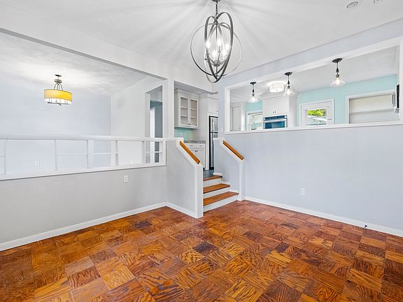 5th image of 4016 Edinburgh Dr