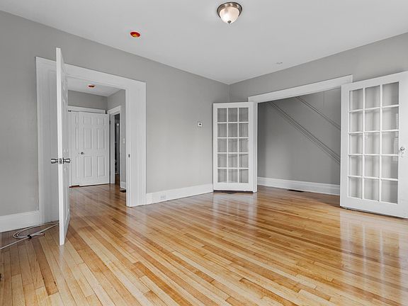 3rd image of 857 Noble Ave #1