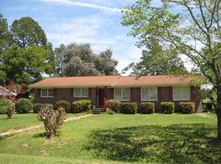 302 Lakeview Dr, Sylvester, GA 31791