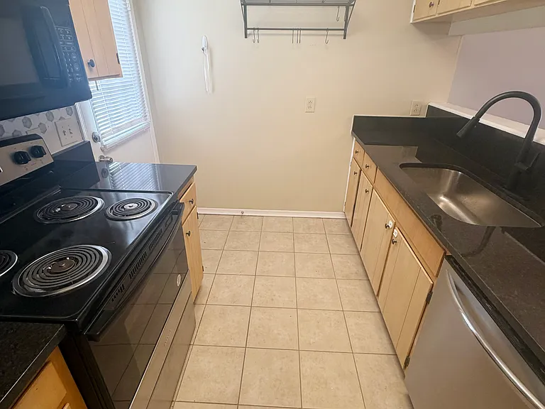 514 Highland View Dr — Photo 3