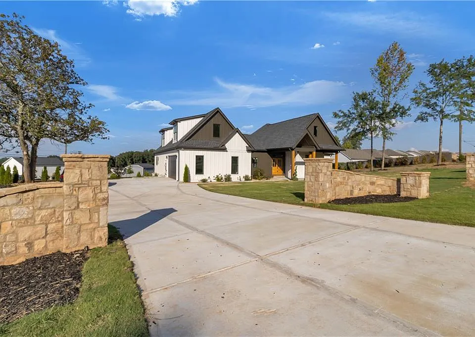 524 Martins Chapel Rd