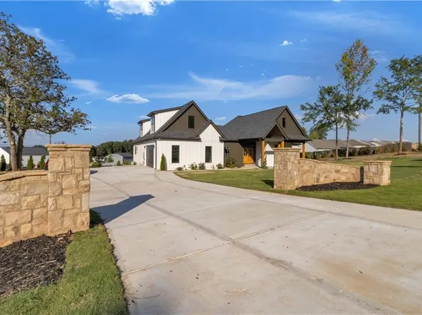 524 Martins Chapel Rd, Lawrenceville, GA 30045