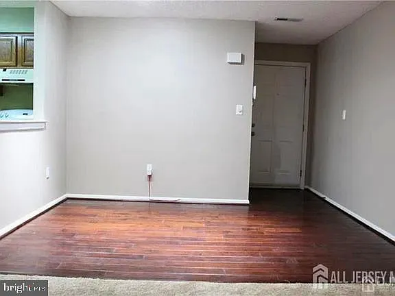 2 bed, 2.0 bath, 952 sqft, $2,300 — Photo 2