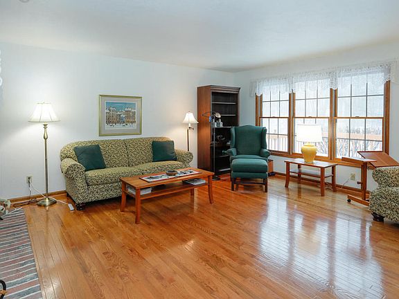 5th image of 1106 Deerfield St