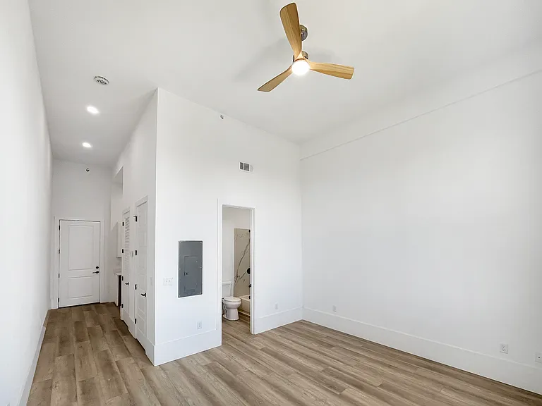 Holy Cross Apartments — Photo 10