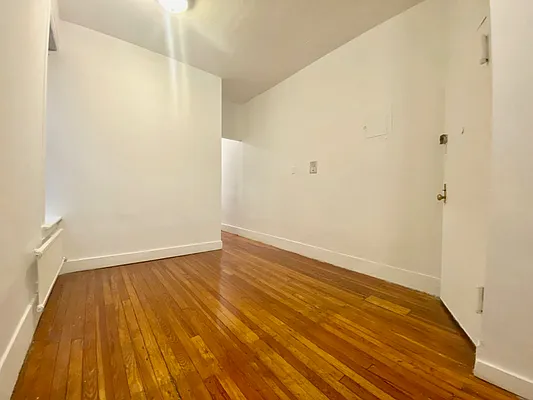 Rented by Dwell Residential Inc | media 28