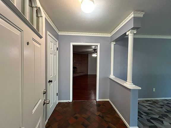5th image of 213 Victorian Dr