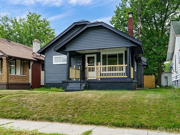 3rd image of 213 Huron Ave