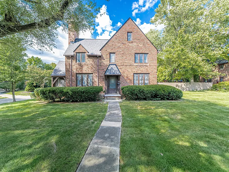 17707 Chagrin Blvd — Photo 1