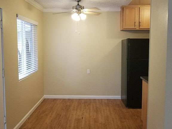 Dining area with ceiling fan