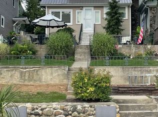 600 Lane 120 Hamilton Lk, Hamilton, IN 46742
