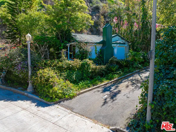 1418 Lindacrest Dr, Beverly Hills, CA 90210