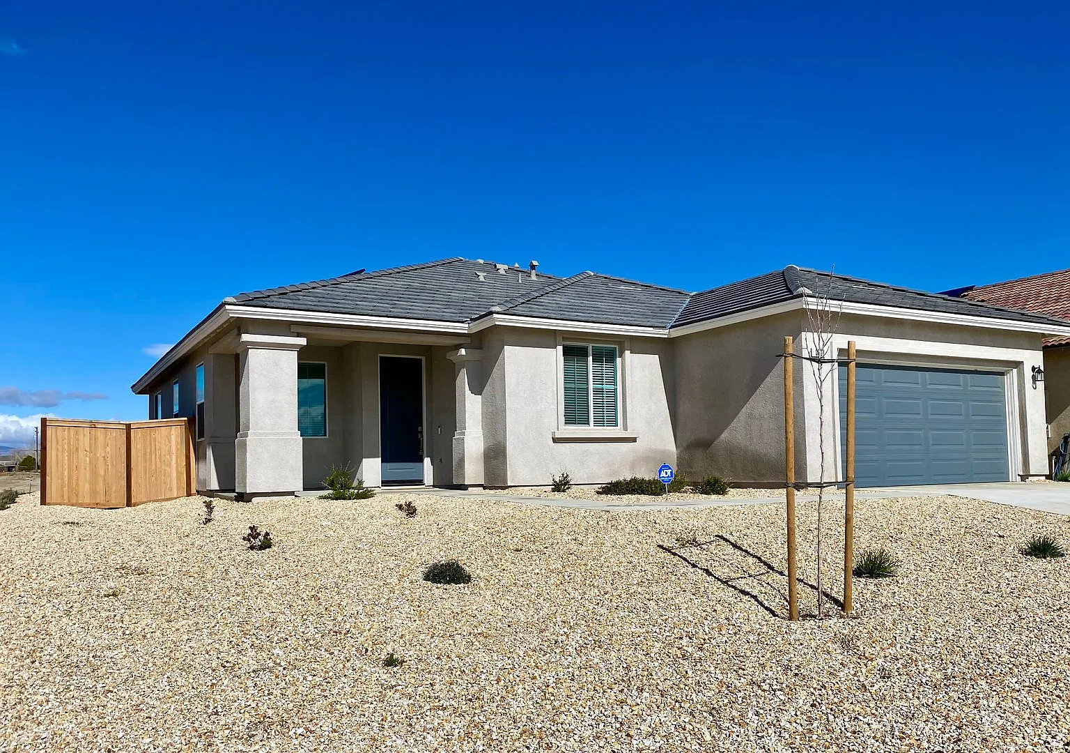 Gorgeous Rosamond 4 Bedroom — Photo 2