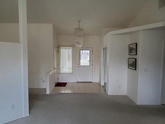 3rd image of 403 Castlewood Pl