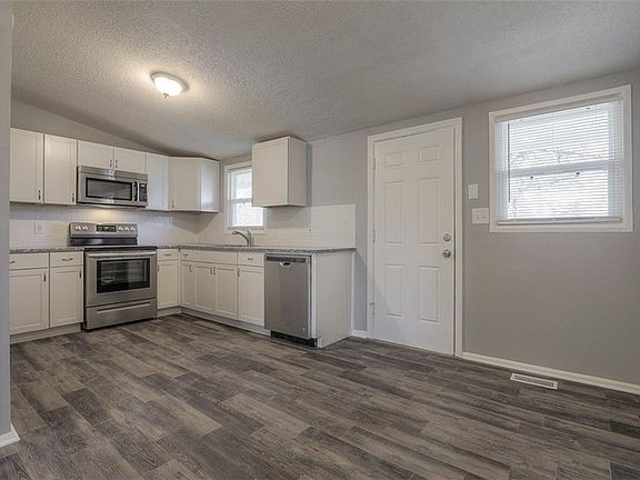 4th image of 9109 Stark Ave