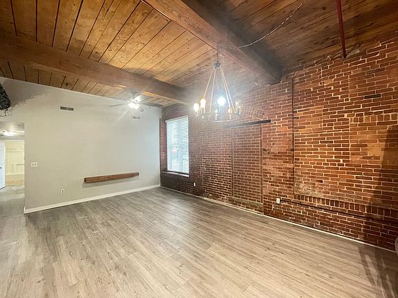 4th image of 471 Silver St APT 104