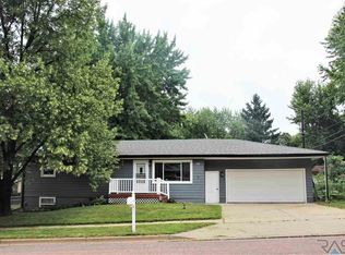 2404 S Larch Ave, Sioux Falls, SD 57106