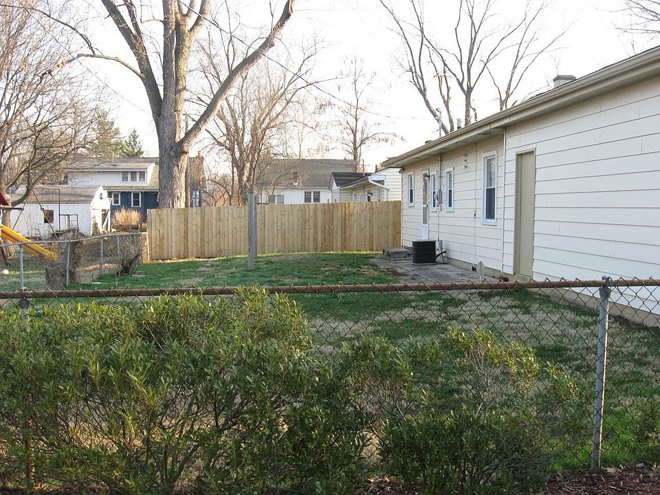 2nd image of 3965 Sharon Ave