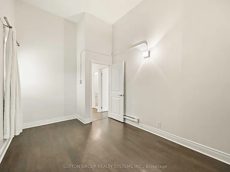482 Queen St W #303 — Photo 13