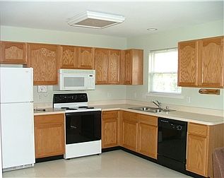 Large Kitchen w/ plenty of counter space