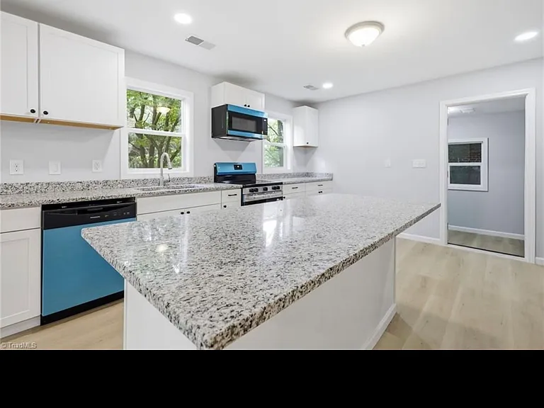 728 W Banner Ave — Photo 6