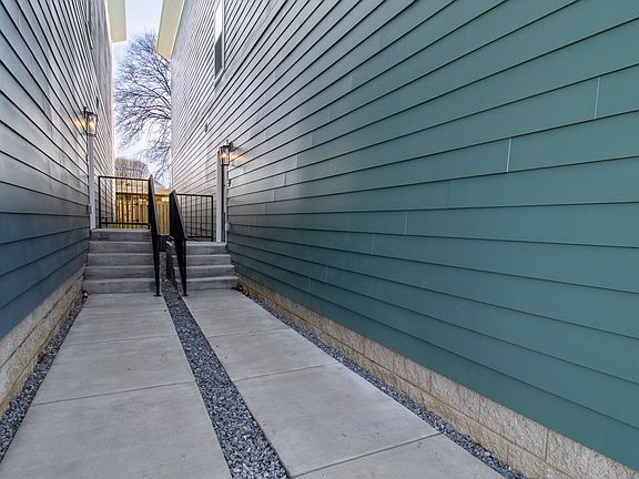 4th image of 4026 University Ave #B