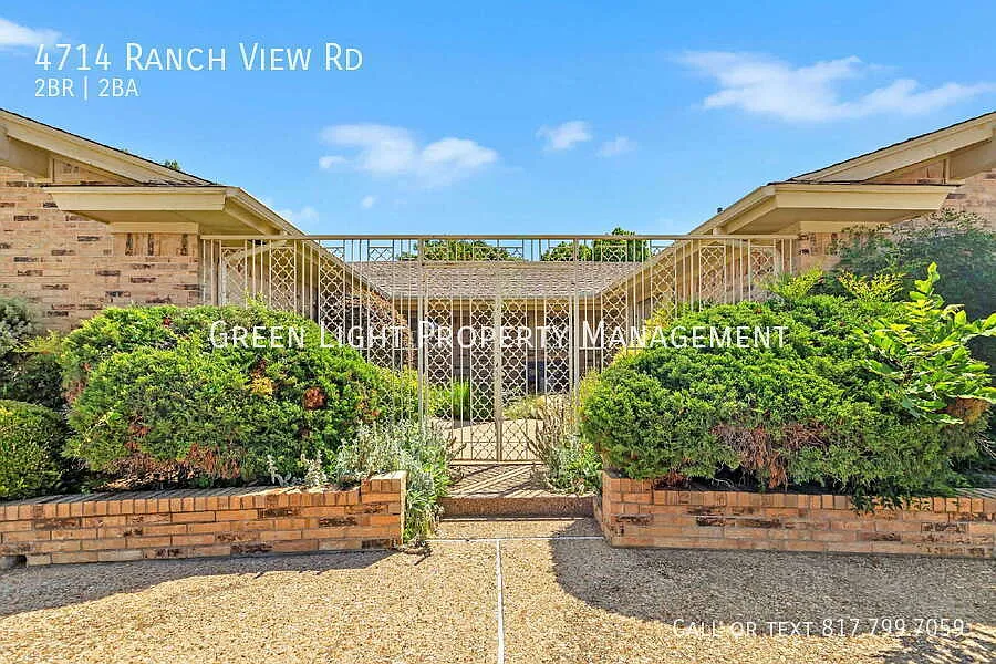 Beautiful single-story duplex in Fort Worth — Photo 3
