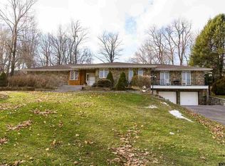 11 McDonald Ln, Rensselaer, NY 12144