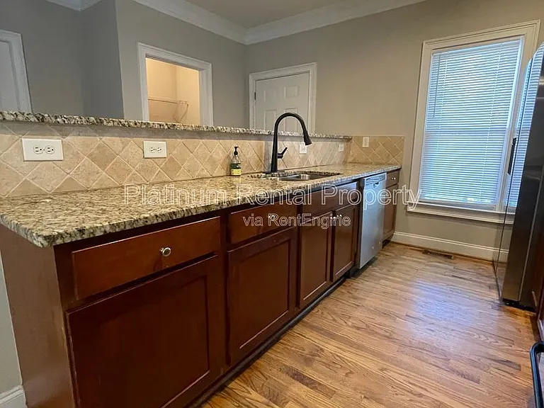 750 Terry St SE — Photo 21