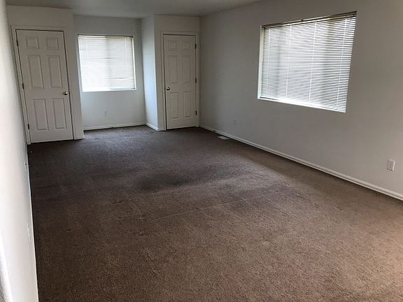 5th image of 435 W Bellflower Dr