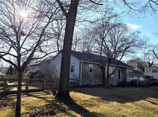 106 Pettaquamscutt Lake Rd, Narragansett, RI 02882