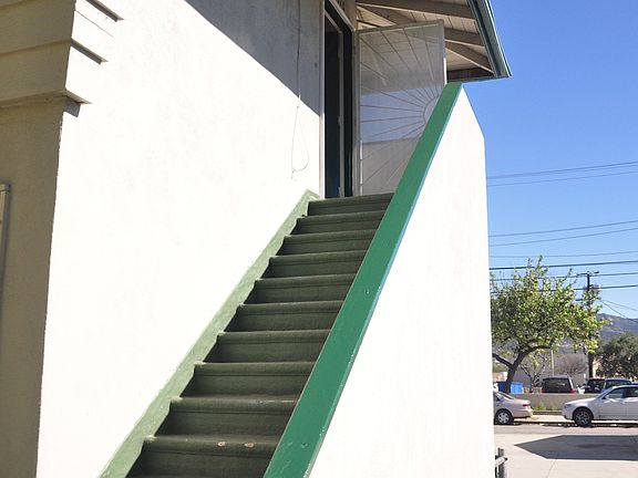 2nd image of 2134 1/2 N Lincoln St