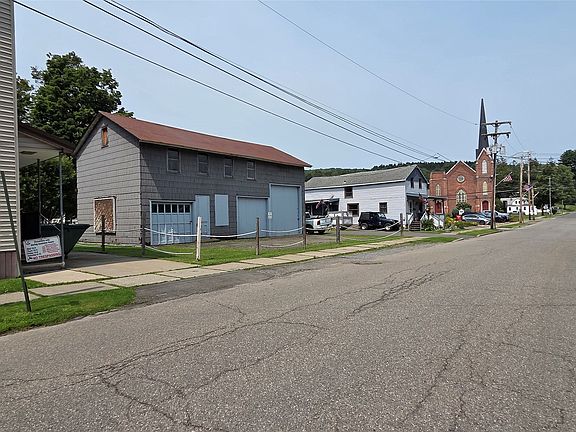 4th image of 185 Front St