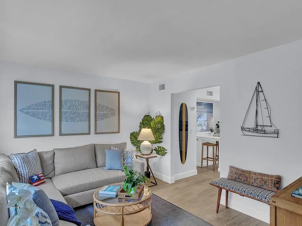 2 bed, 450 sqft, $8,000 — Photo 3