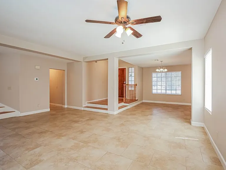 2317 Harbor Cliff Dr — Photo 2