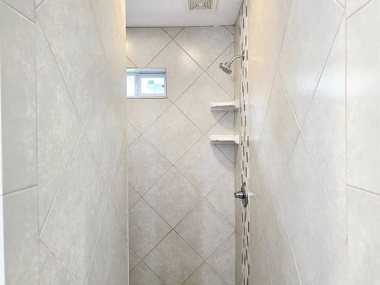 1446 Curtin St — Photo 17