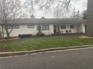 8600 Belinder Rd, Leawood, KS 66206