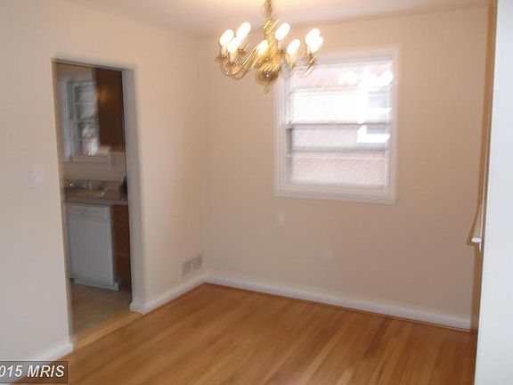 3rd image of 7108 Halleck St