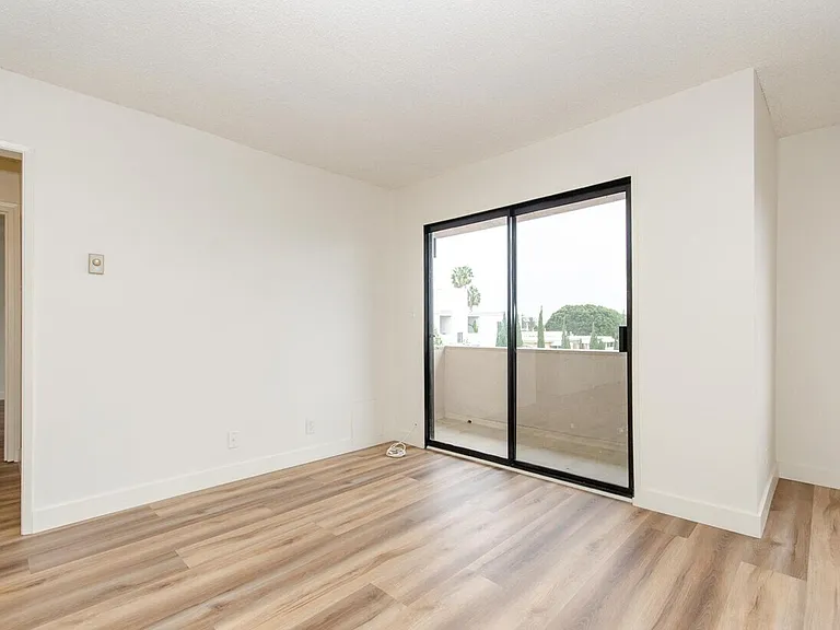 1332 N Vista St — Photo 5