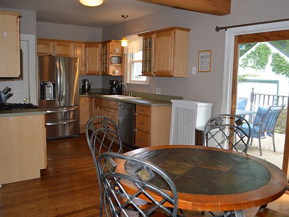 4th image of 37 Fleetwood Ave