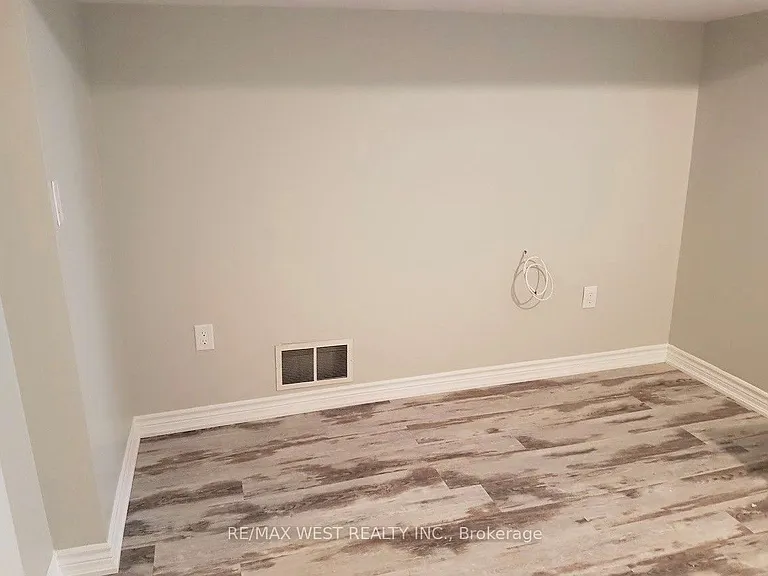 77 Murrie St #LOWER — Photo 7