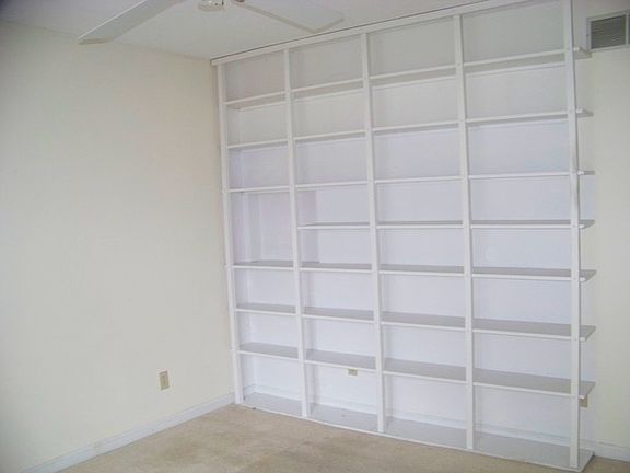 5th image of 305 Gainesborough Ct