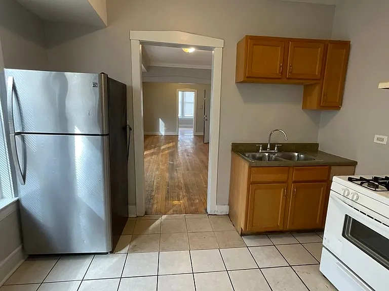 5607 S Green — Photo 2