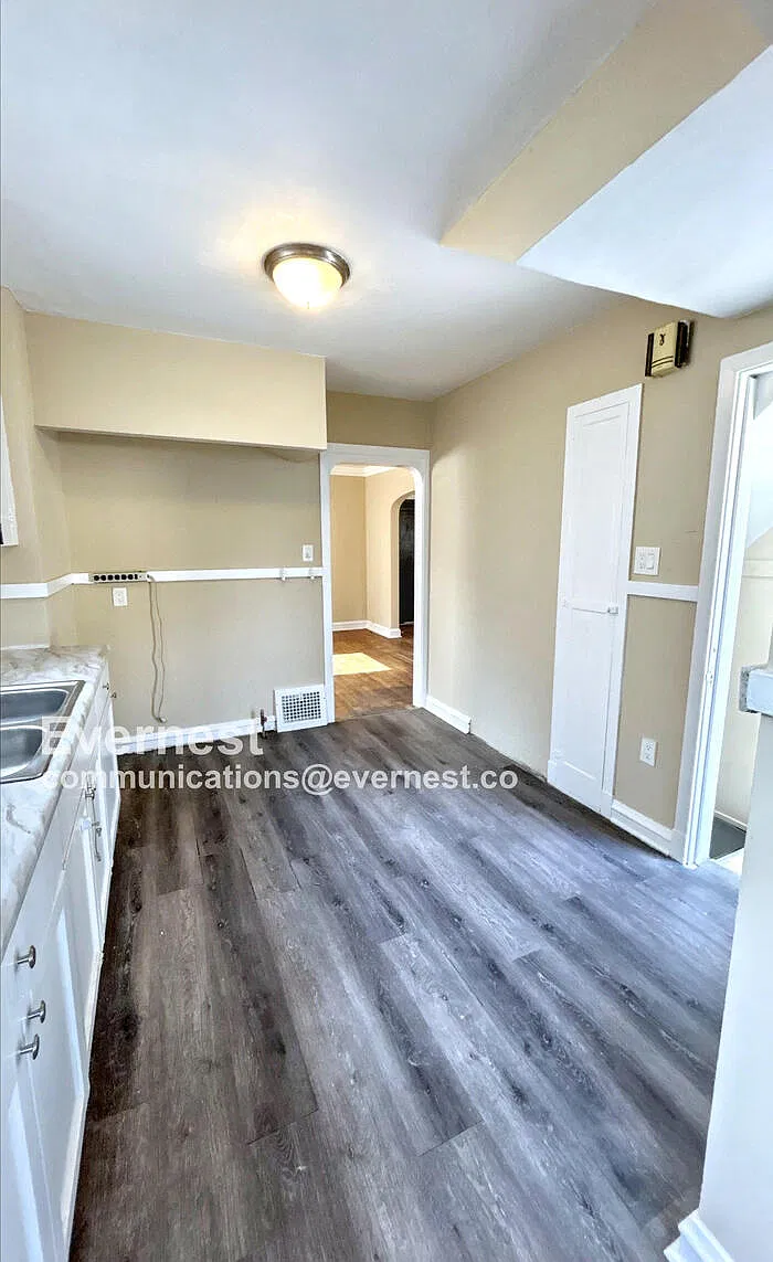 3 bed, 1.0 bath, 1335 sqft, $1,295 — Photo 4