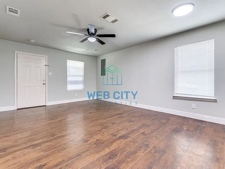 4218 Carpenter Ave — Photo 8