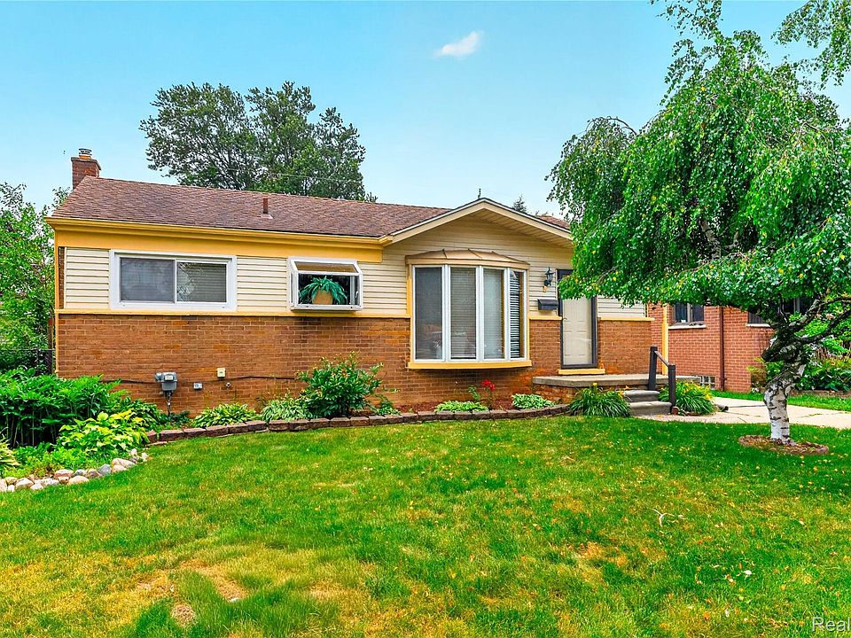 1st image of 32039 Avondale St