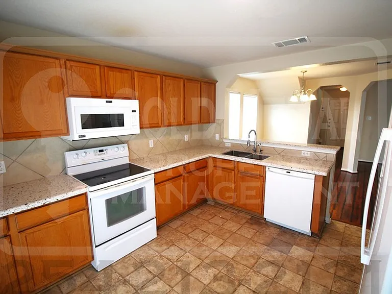 505 Perseus Dr — Photo 7