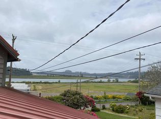 1183 1st St #4, Gardiner, OR 97441