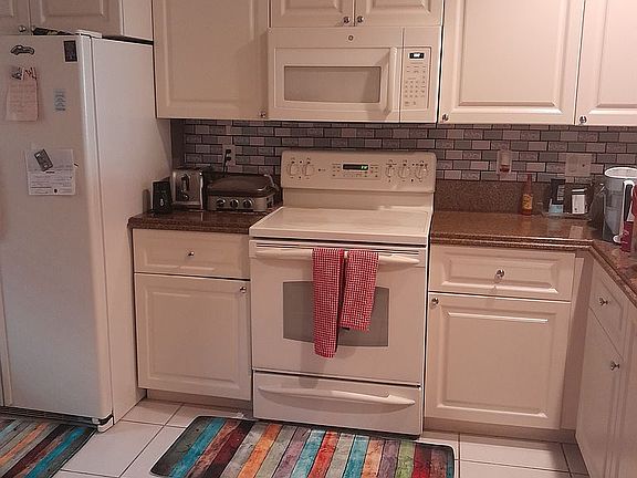 4th image of 1 Harbour Isle Dr E Unit 204